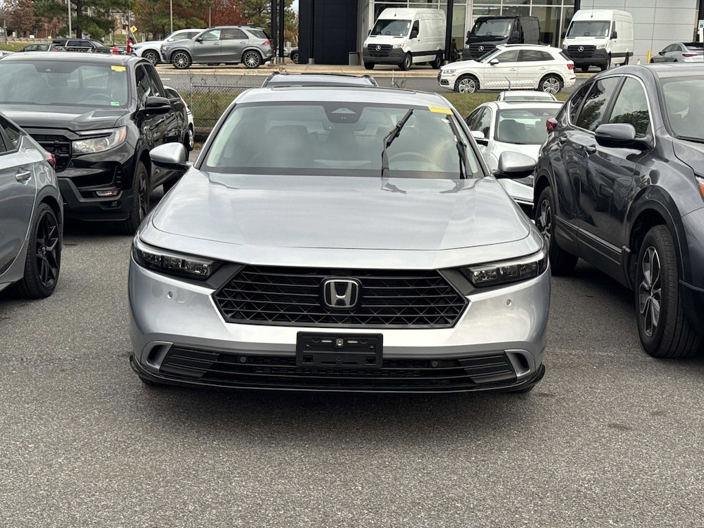 2025 Honda Accord Hybrid Touring photo 2