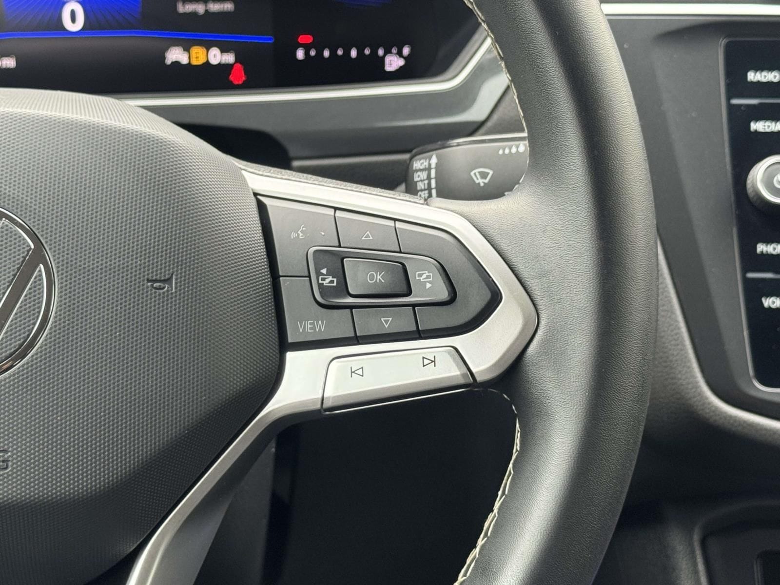 2024 Volkswagen Tiguan SE - Photo 8