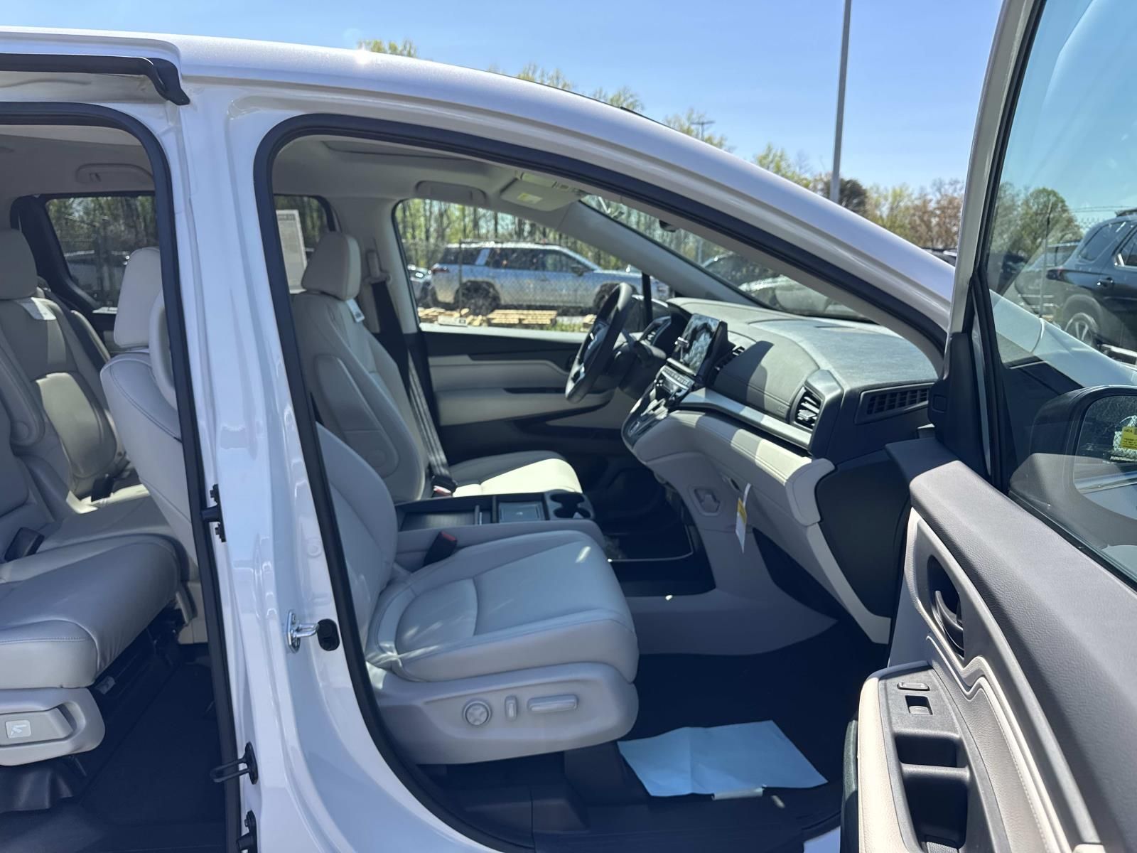 2026 Honda Odyssey EX-L - Photo 11