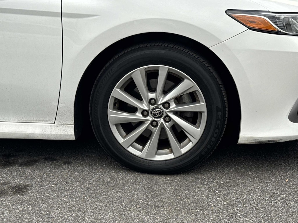 2021 Toyota Camry LE photo 4