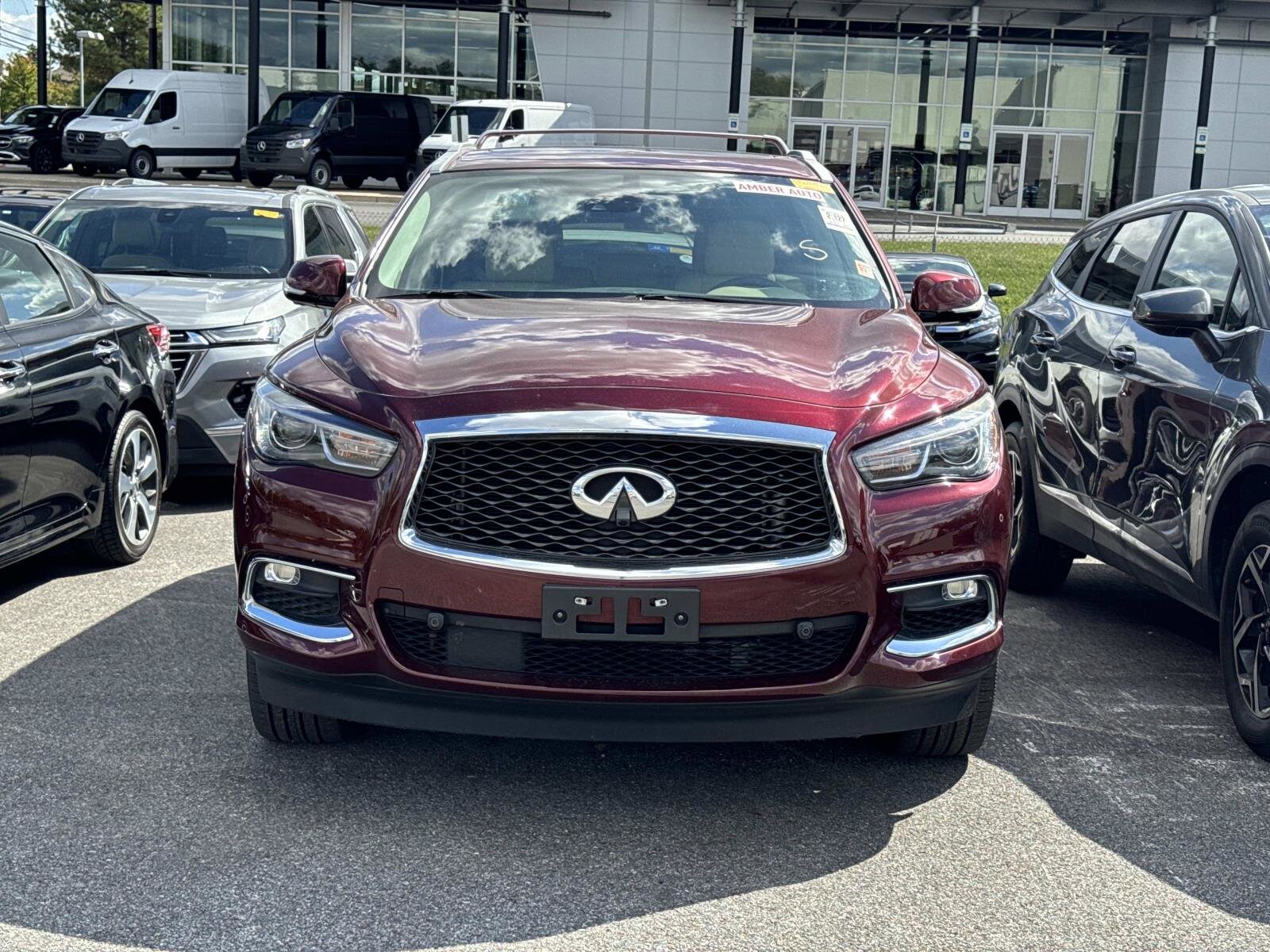 2019 Infiniti QX60 Luxe photo 2