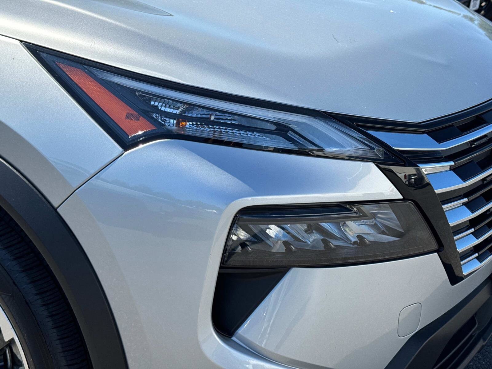 2024 Nissan Rogue SV photo 3