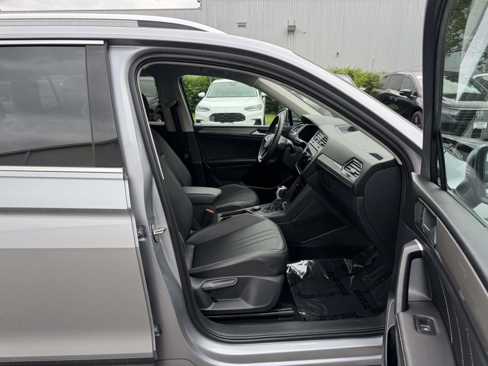2024 Volkswagen Tiguan SE - Photo 13