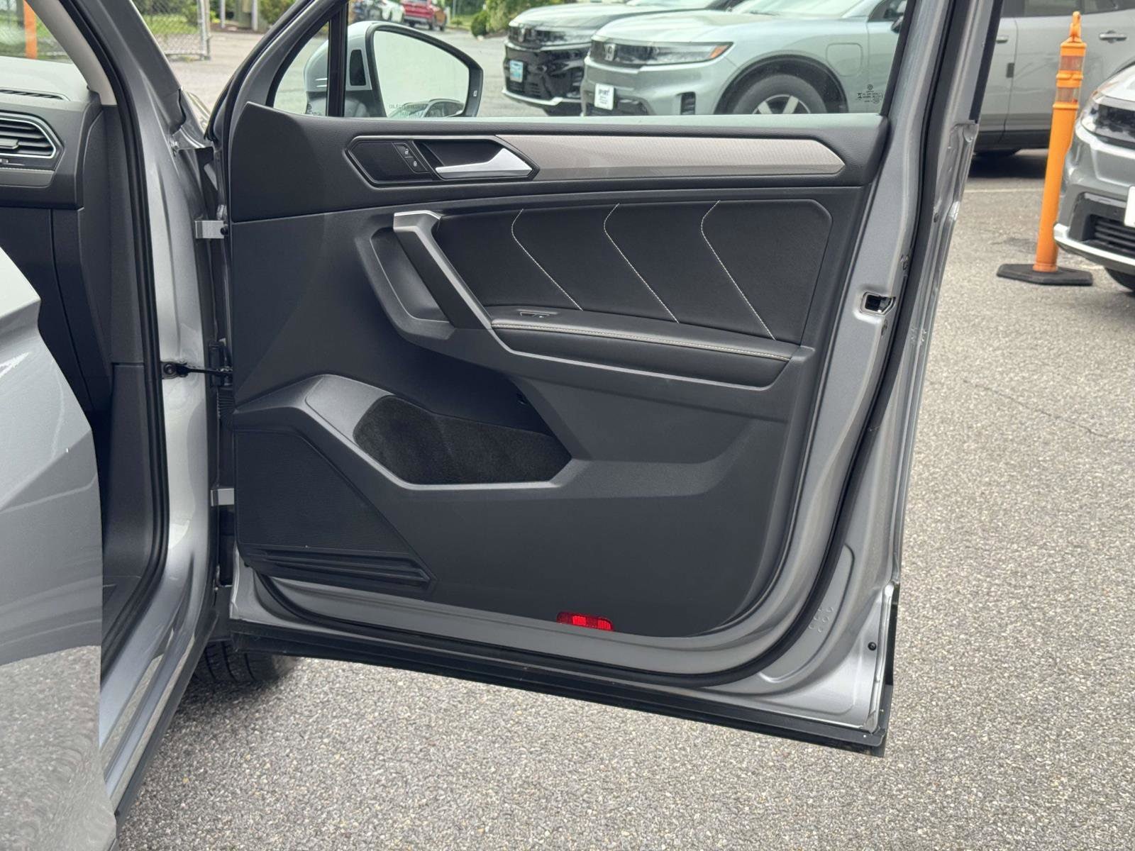 2024 Volkswagen Tiguan SE - Photo 12