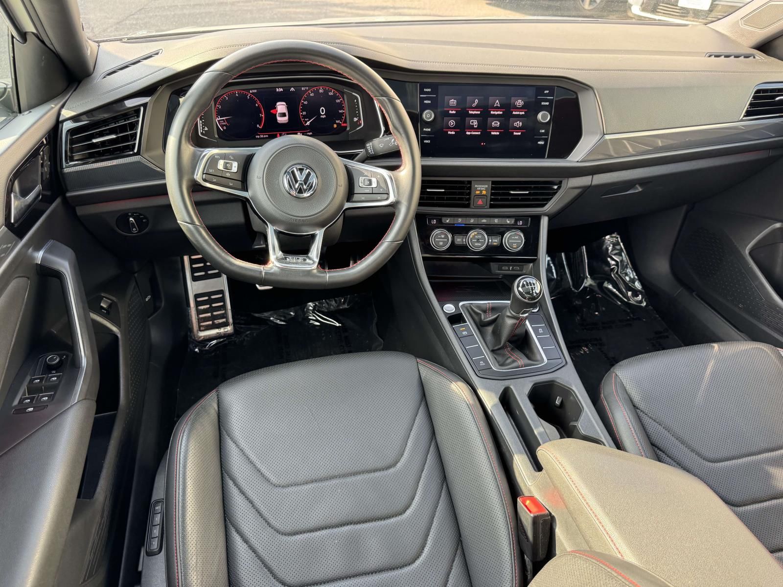 3VW5T7BU8MM013830