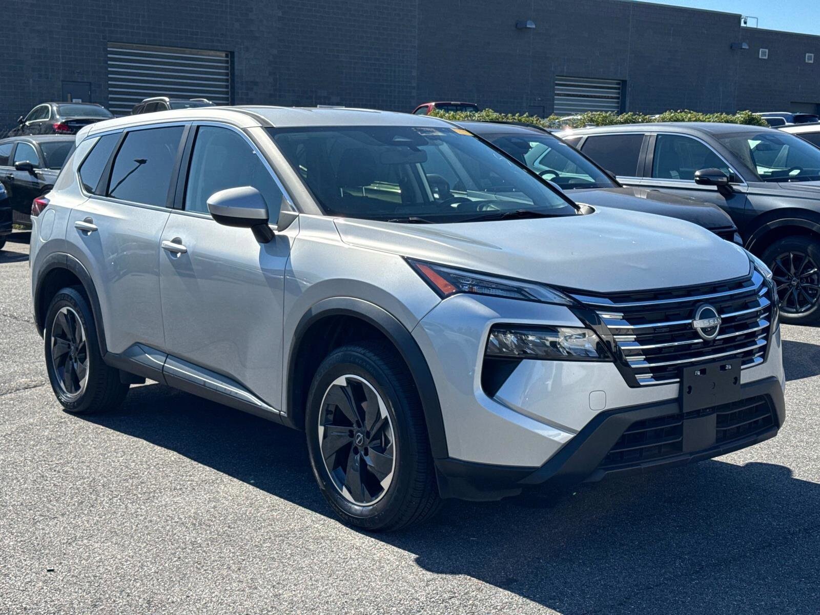 2024 Nissan Rogue SV photo 2