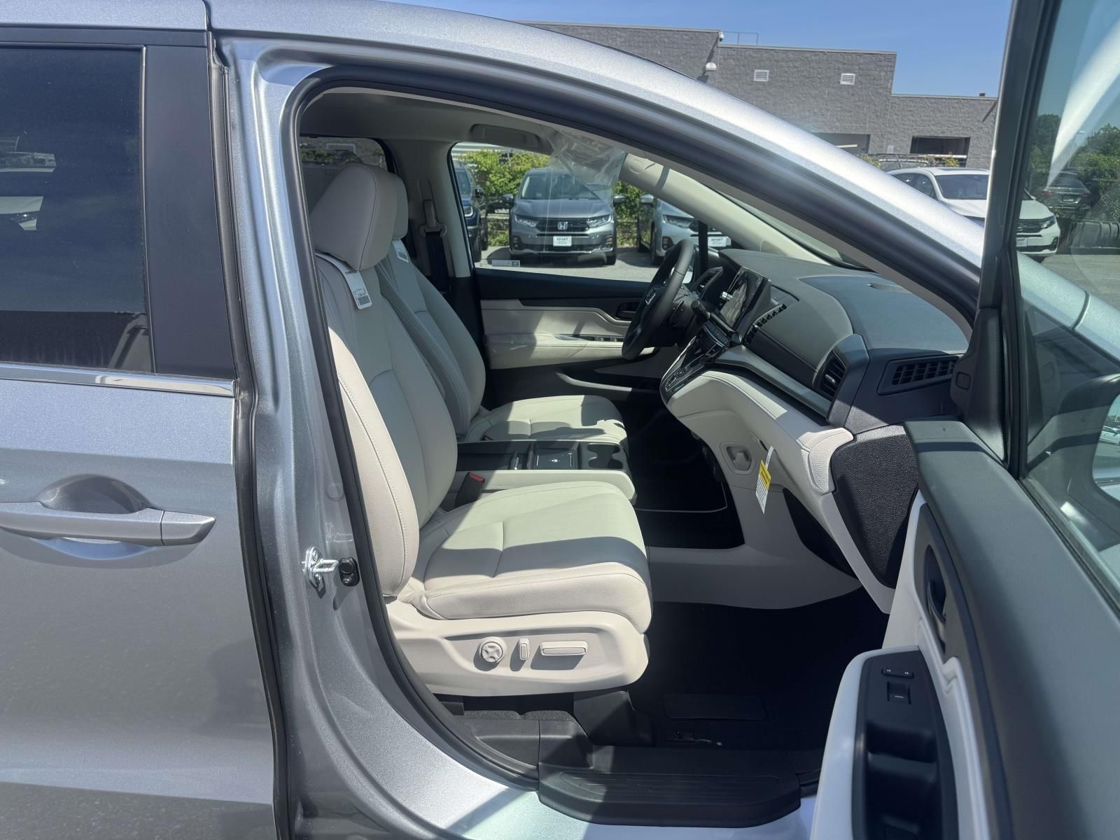2026 Honda Odyssey EX-L - Photo 8