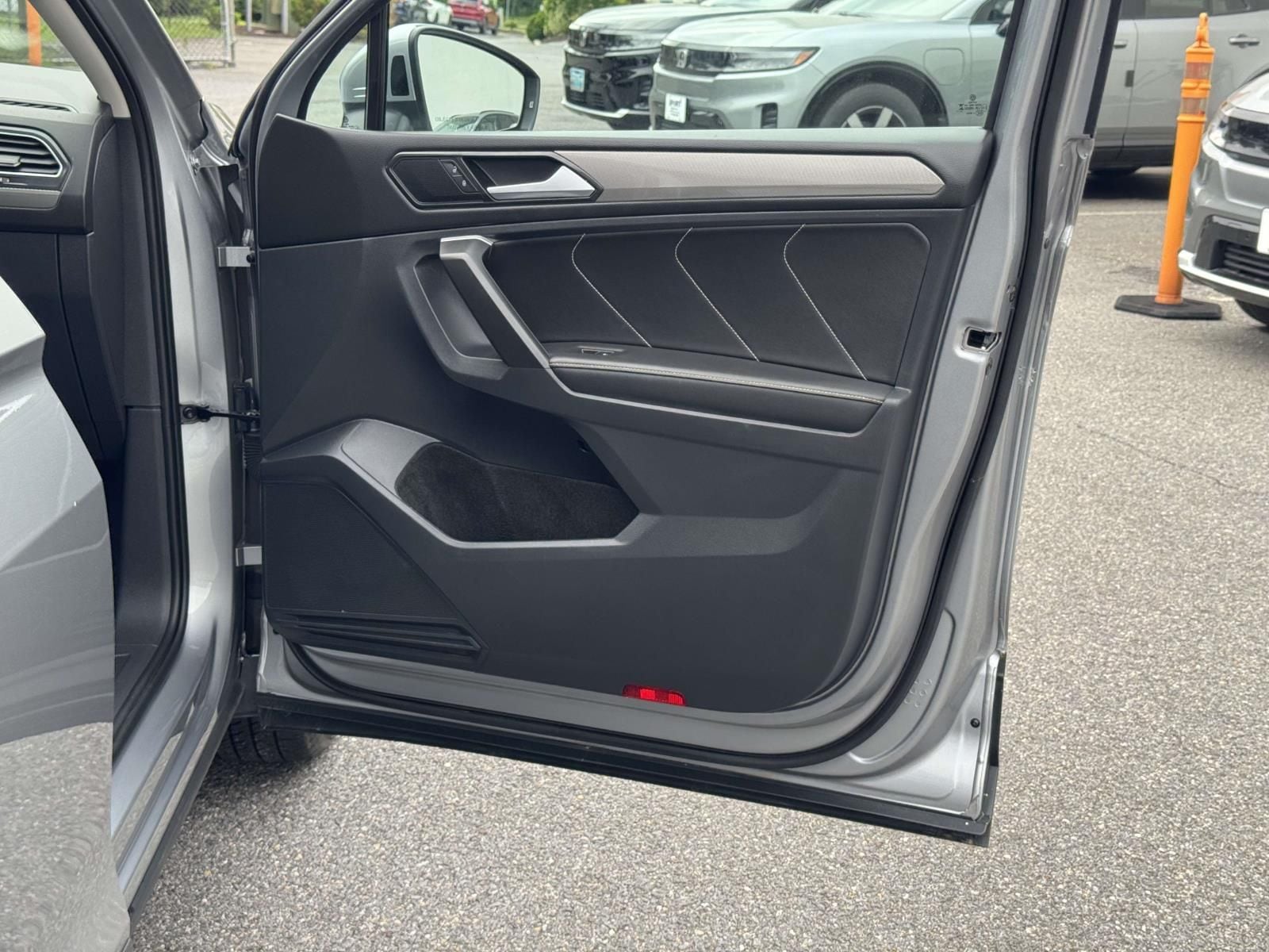 2024 Volkswagen Tiguan SE - Photo 12