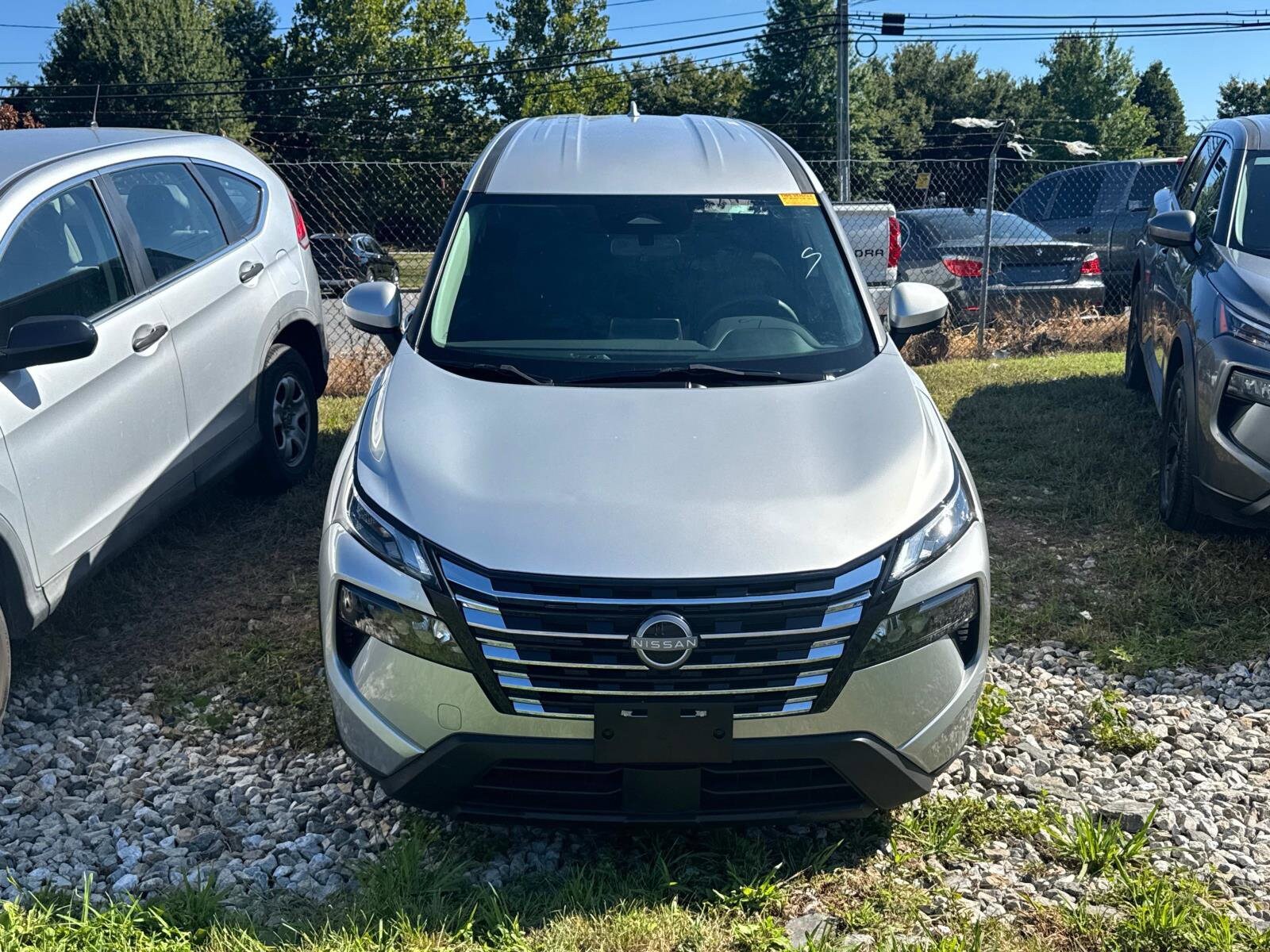 2024 Nissan Rogue SV photo 2