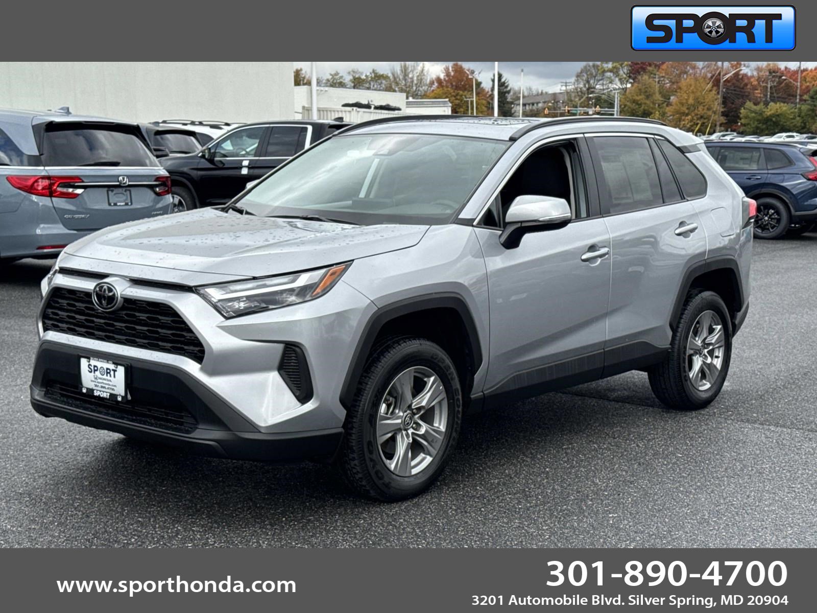 2024 Toyota RAV4 XLE's photo