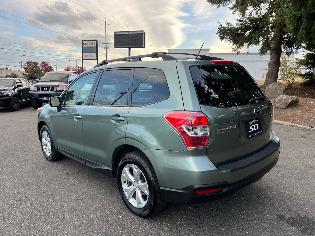 2015 Subaru Forester 2.5i Premium photo 2