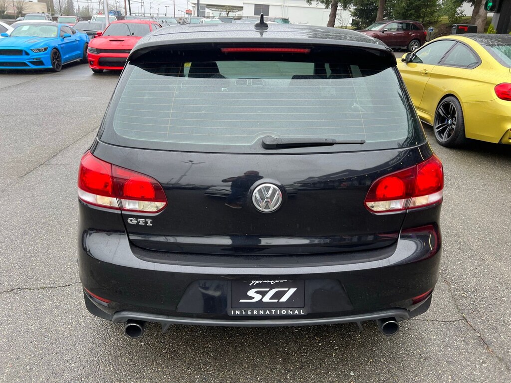 2010 Volkswagen GTI photo 4