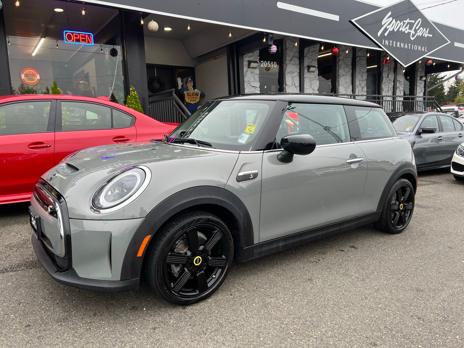 2022 MINI Hardtop 2 Door SE's photo