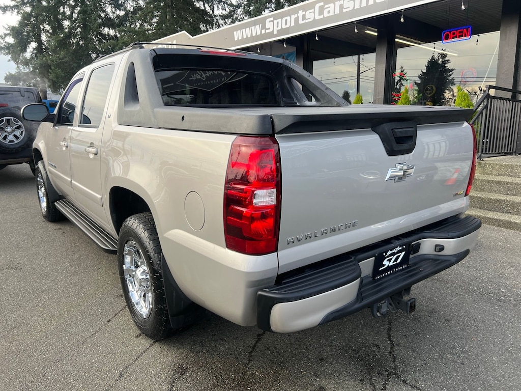 2007 Chevrolet Avalanche LT photo 2