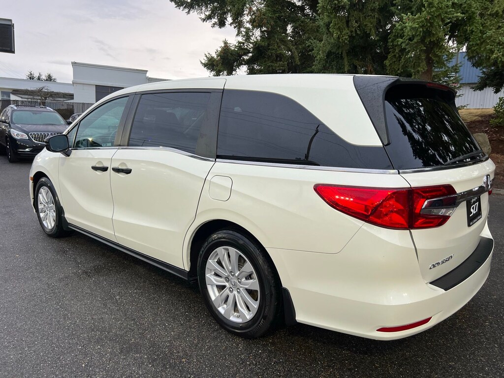 2019 Honda Odyssey LX photo 3