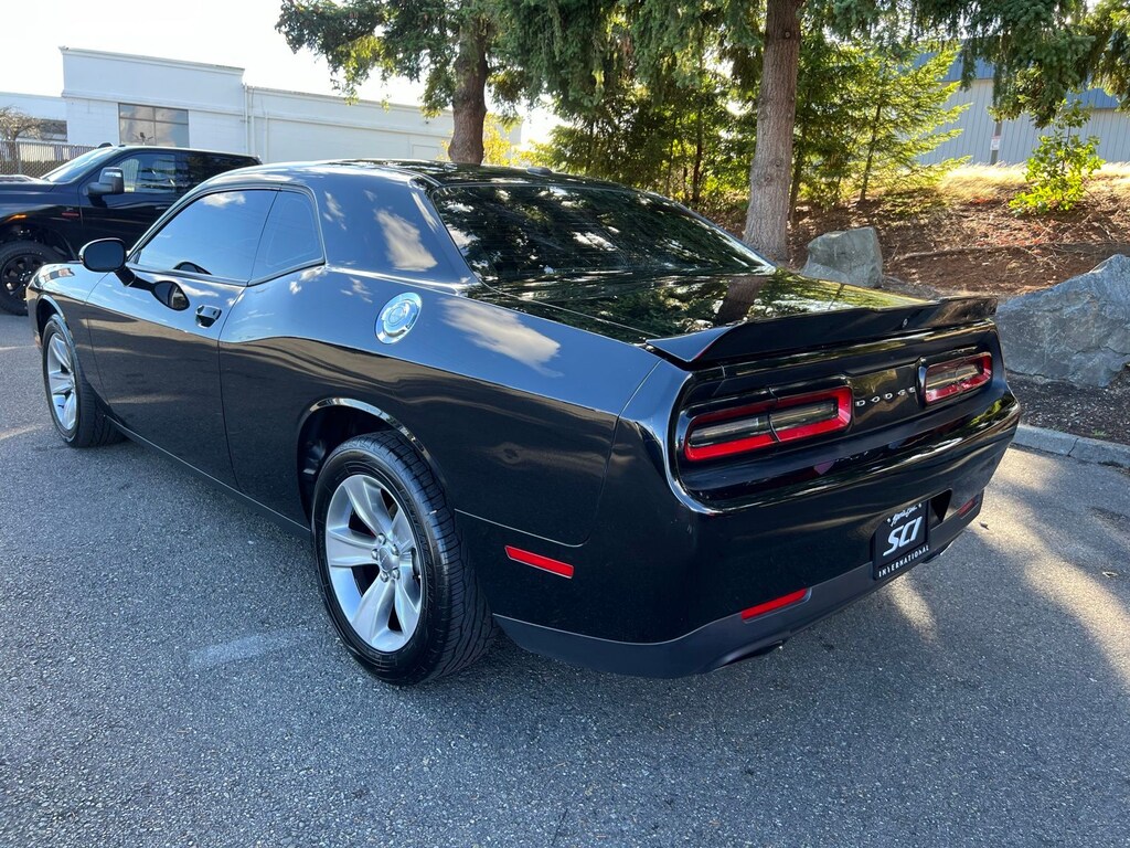 2018 Dodge Challenger SXT photo 3