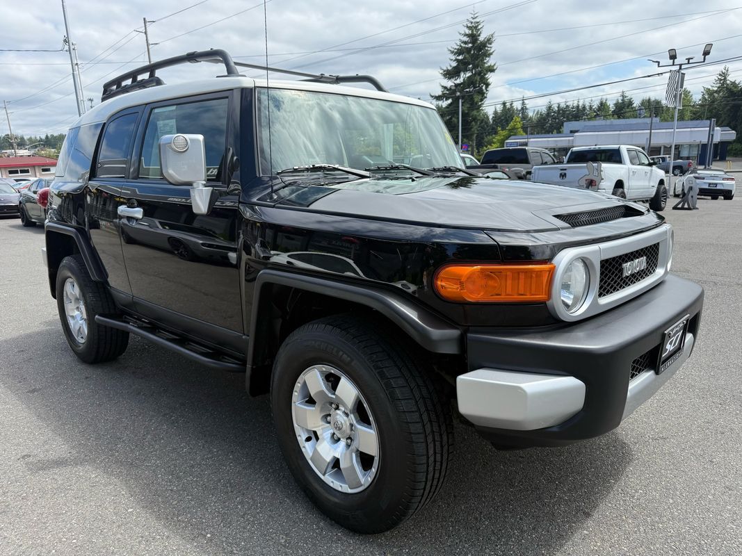 2014 Toyota FJ Cruiser Base photo 3