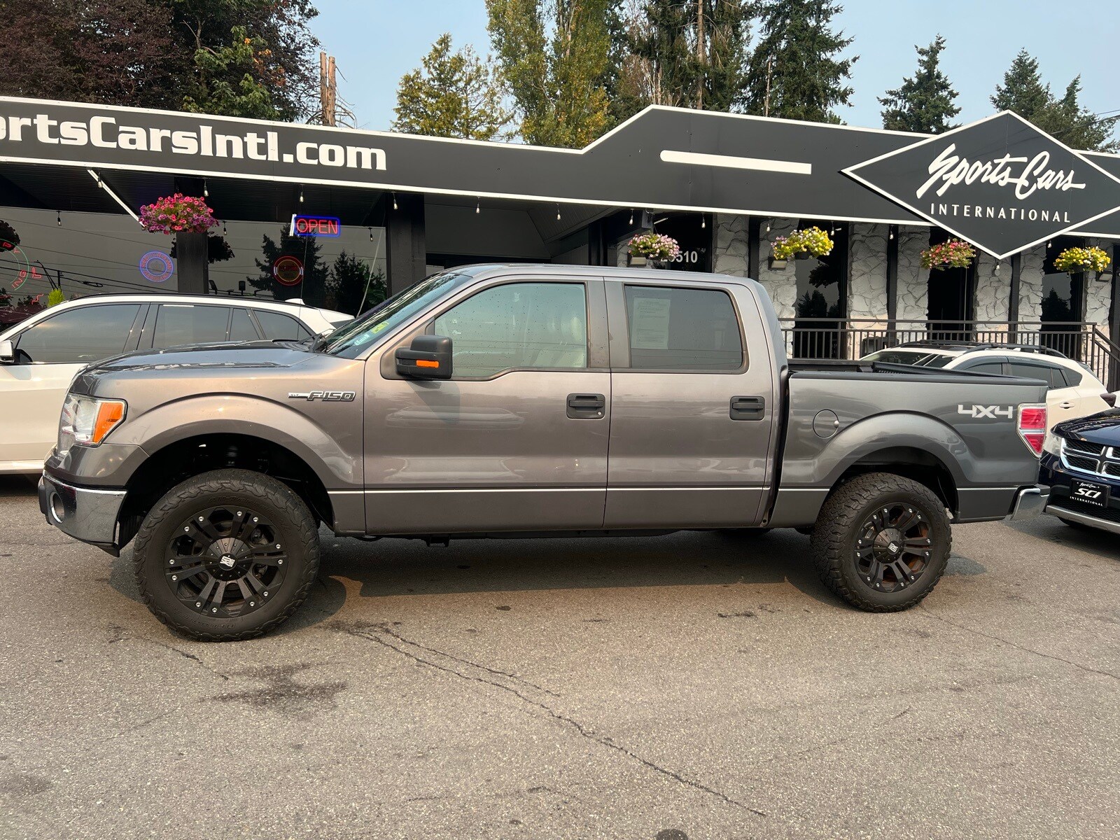 2010 Ford F-150 XLT photo 2