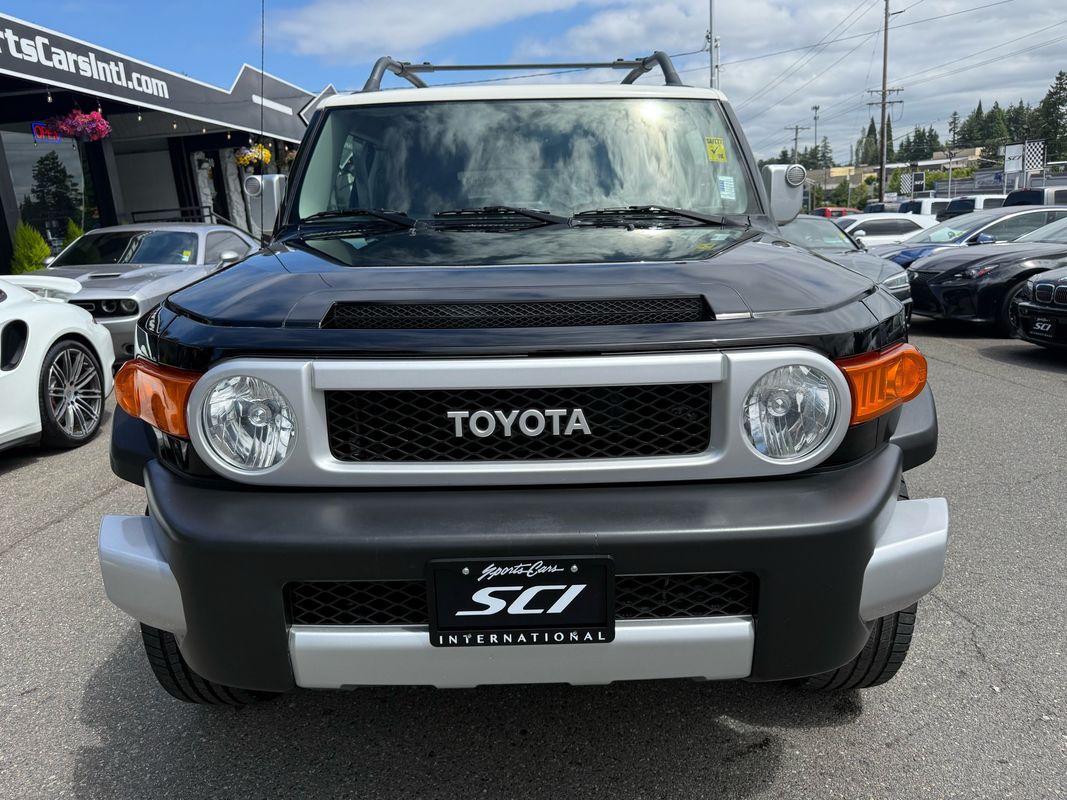 2014 Toyota FJ Cruiser Base photo 2
