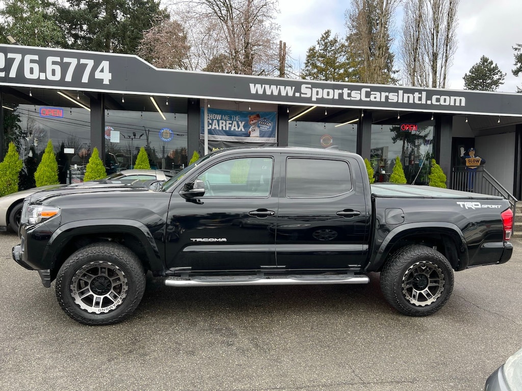 2017 Toyota Tacoma SR5 TRD Sport photo 2