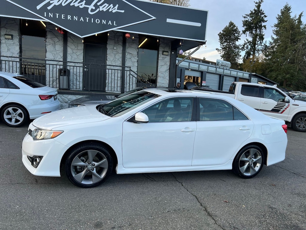 2012 Toyota Camry SE photo 2