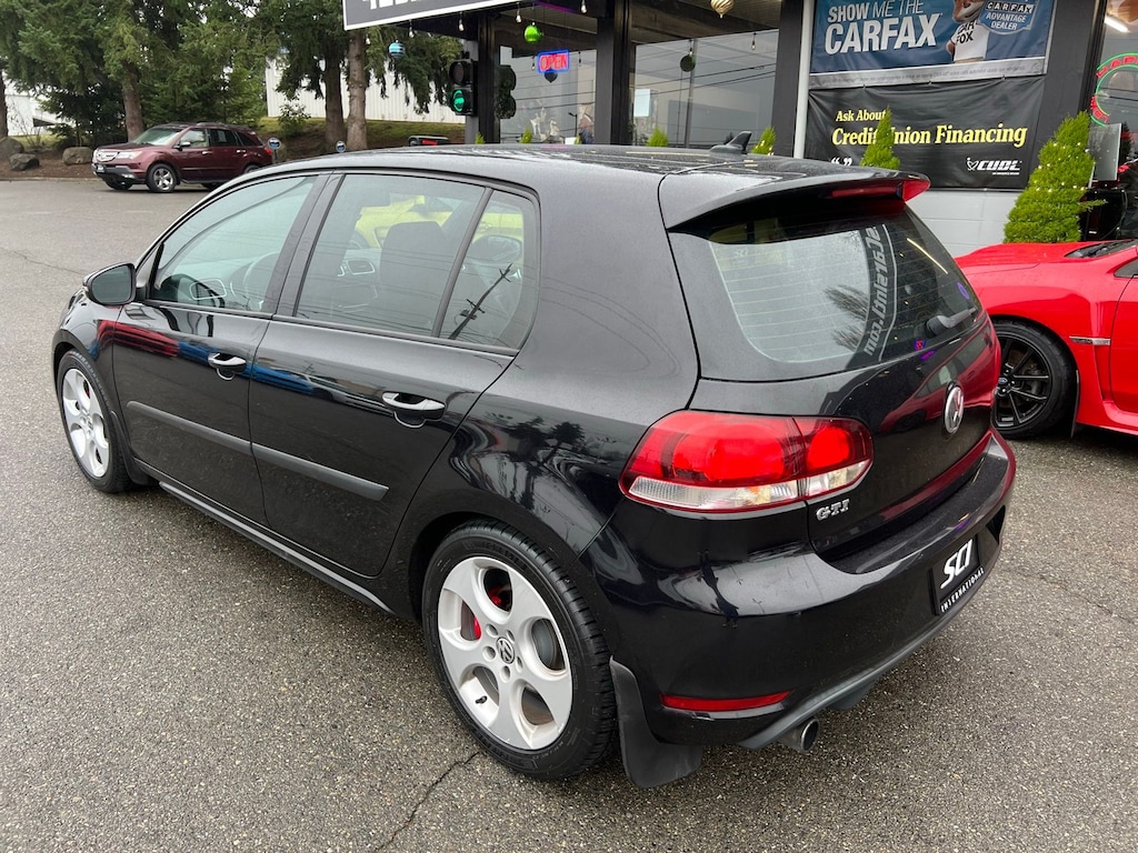 2010 Volkswagen GTI photo 3