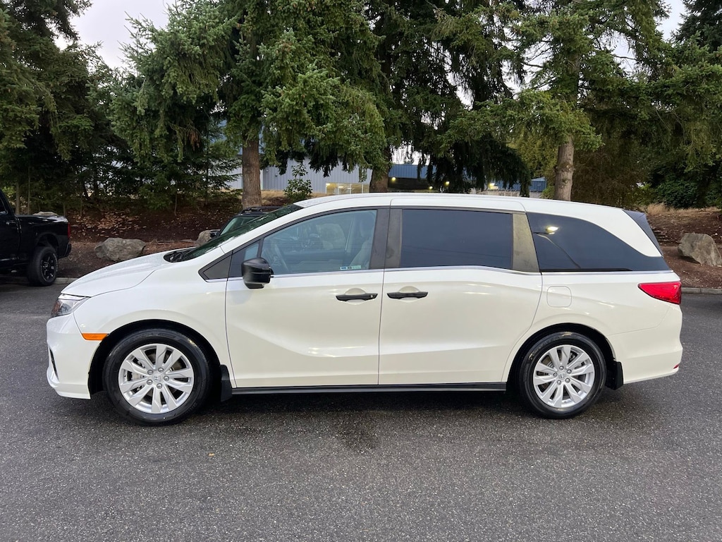 2019 Honda Odyssey LX photo 2