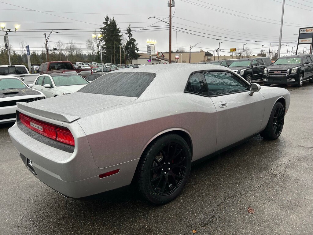 2010 Dodge Challenger R/T photo 4