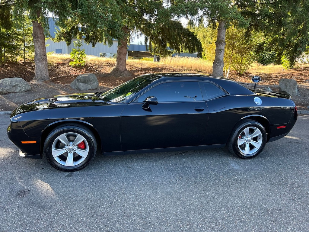 2018 Dodge Challenger SXT photo 2