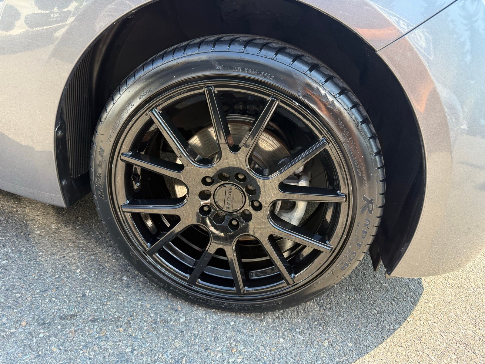2017 Hyundai Veloster Base photo 2