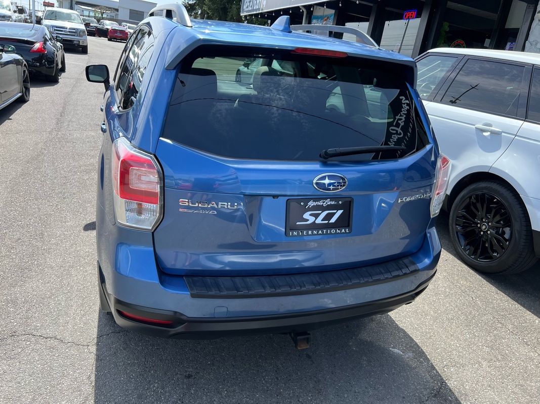 2018 Subaru Forester 2.5i Premium photo 4