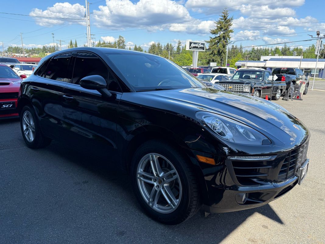 2017 Porsche Macan Base photo 3