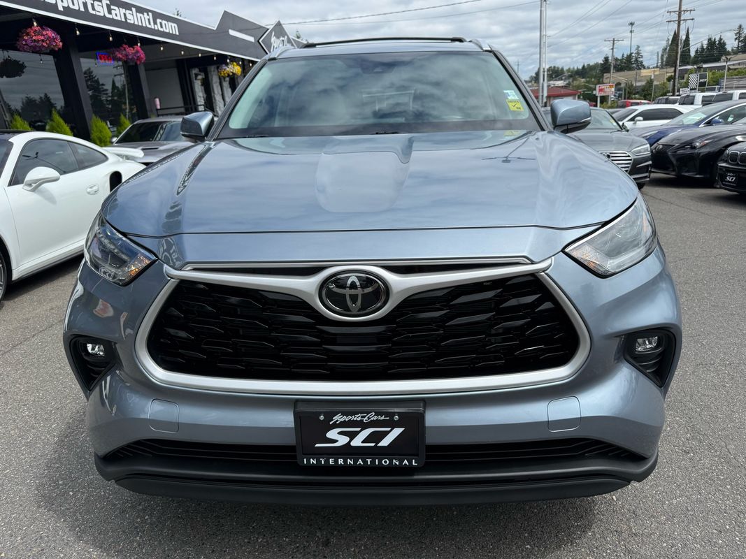 2021 Toyota Highlander XLE photo 2