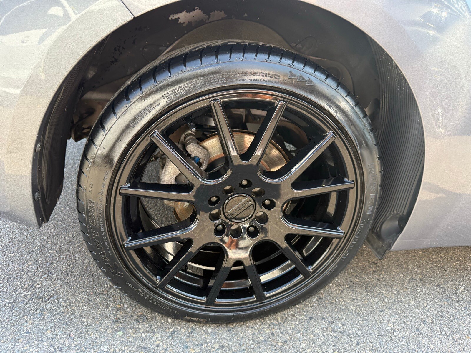 2017 Hyundai Veloster Base photo 3