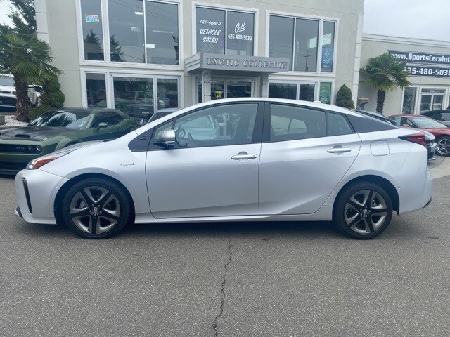 2019 Toyota Prius L photo 2