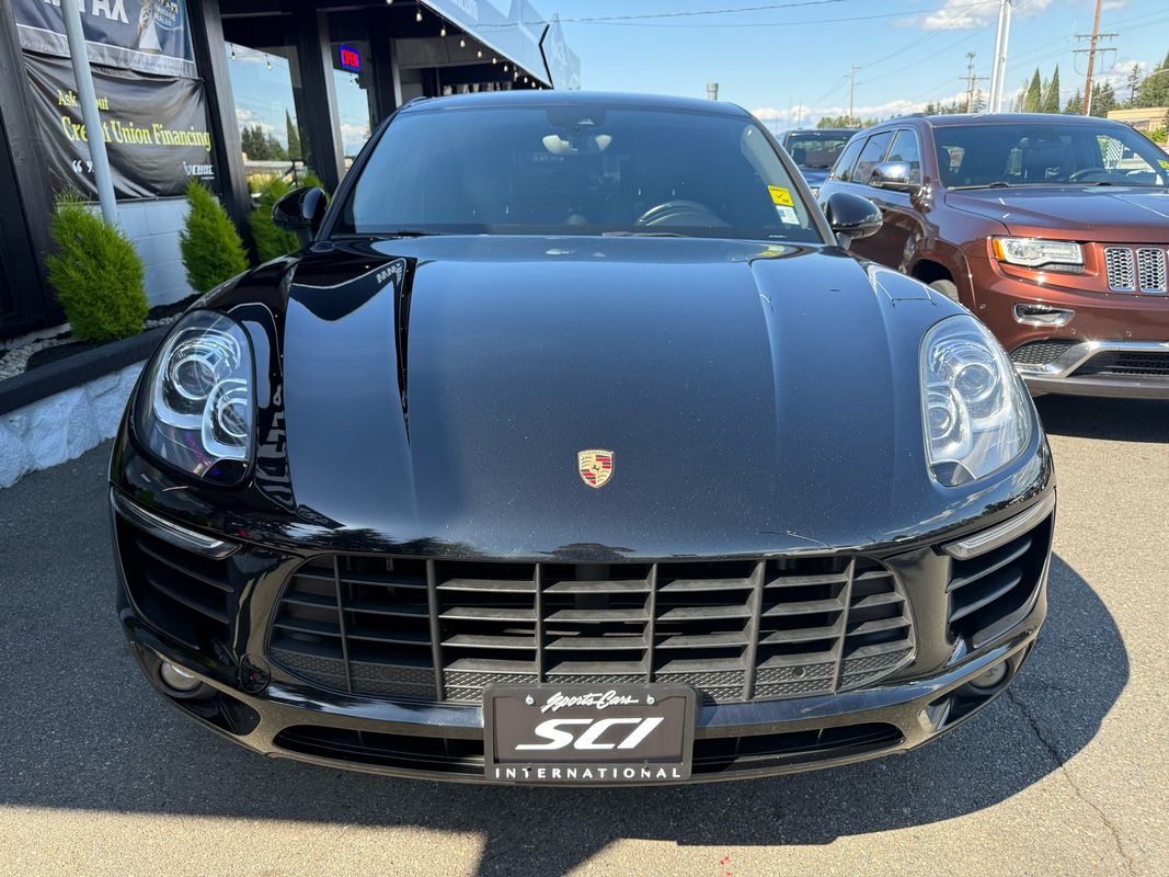 2017 Porsche Macan Base photo 2