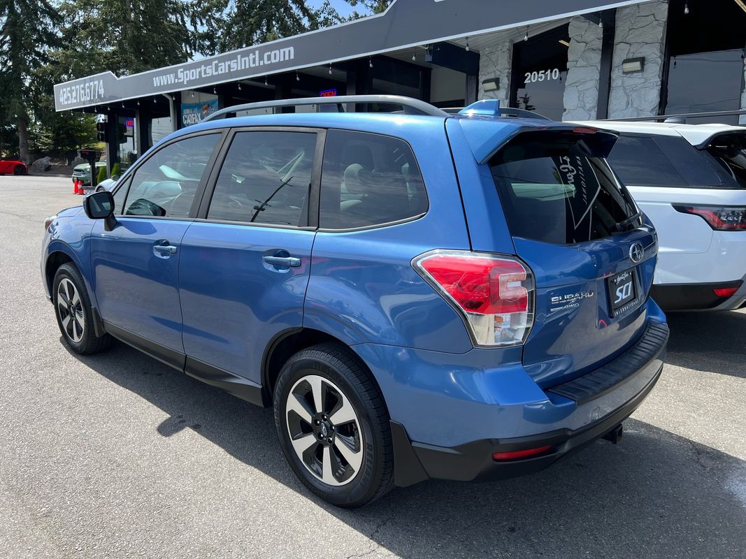 2018 Subaru Forester 2.5i Premium photo 3