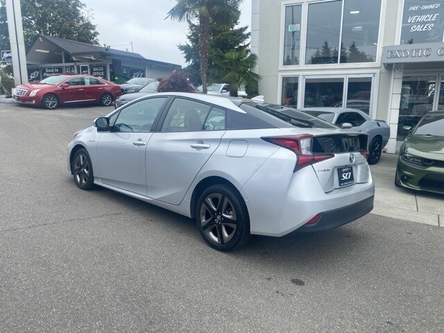2019 Toyota Prius L photo 3