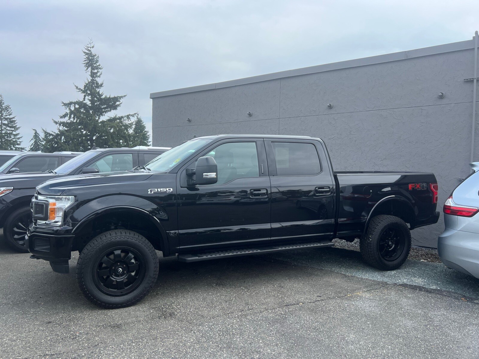2020 Ford F-150 Lariat photo 2