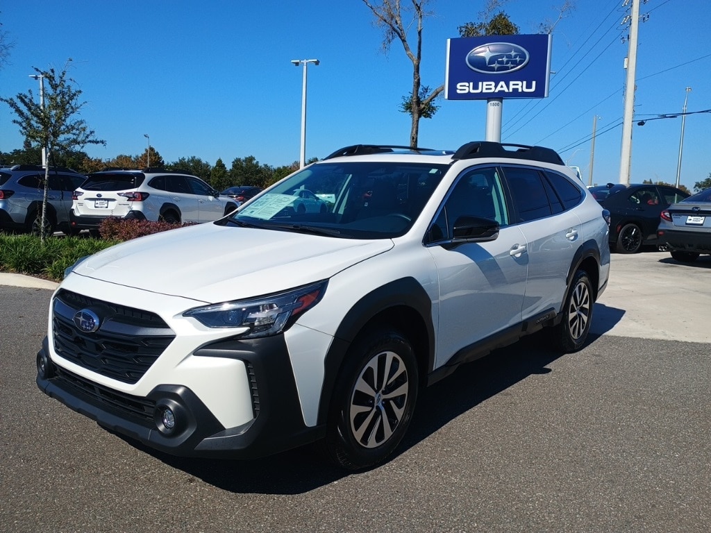 2025 Subaru Outback Premium's photo