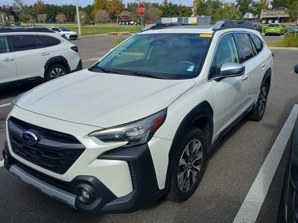2023 Subaru Outback Touring's photo