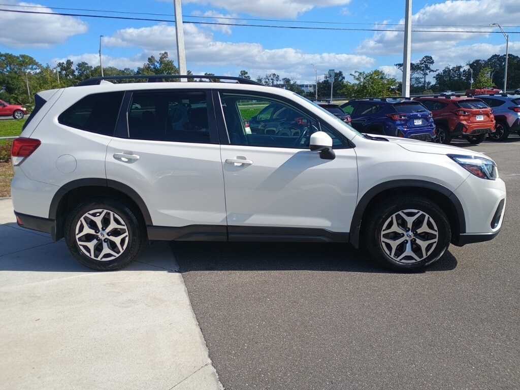 2020 Subaru Forester Premium photo 4