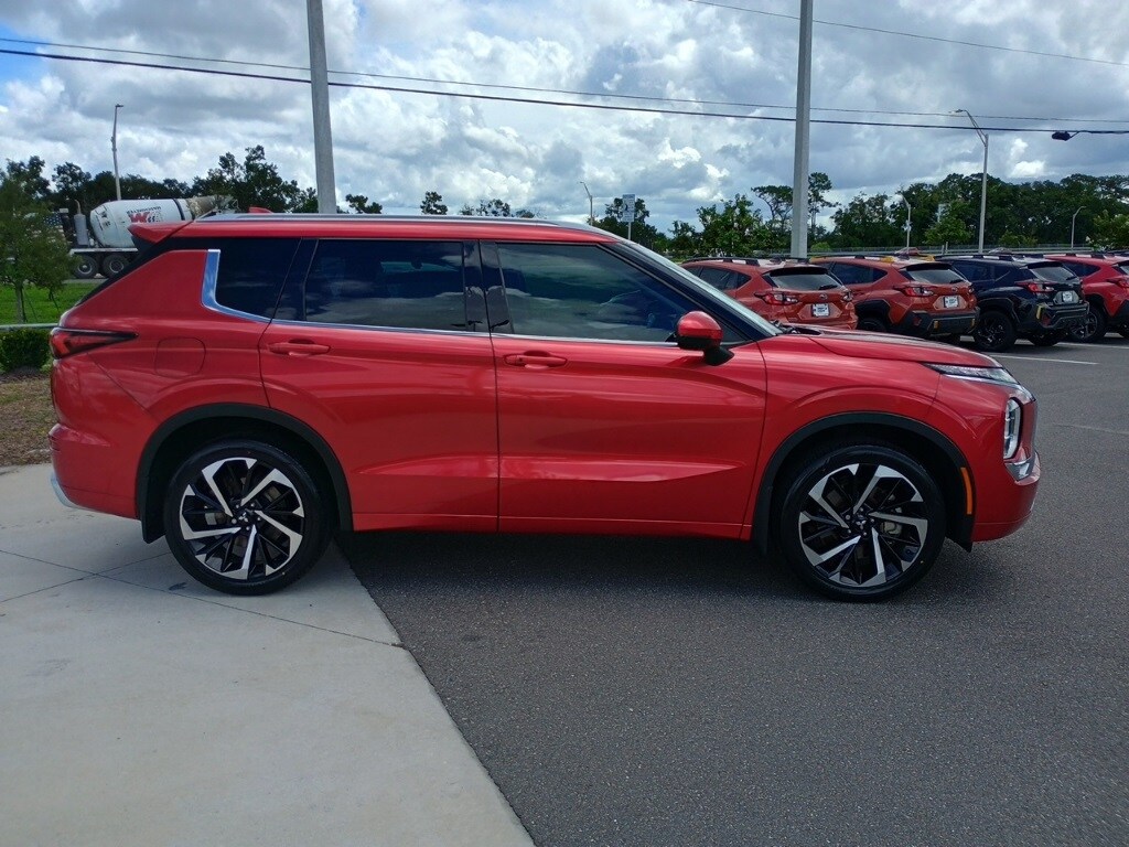 2023 Mitsubishi Outlander SEL photo 4