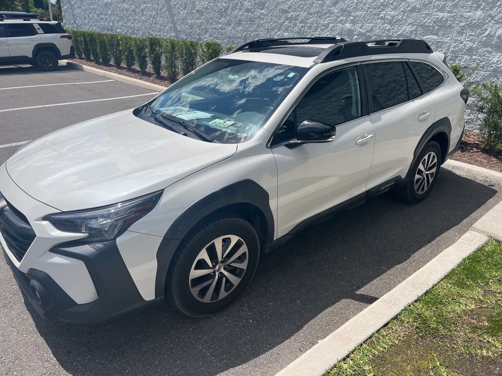 2024 Subaru Outback Premium's photo