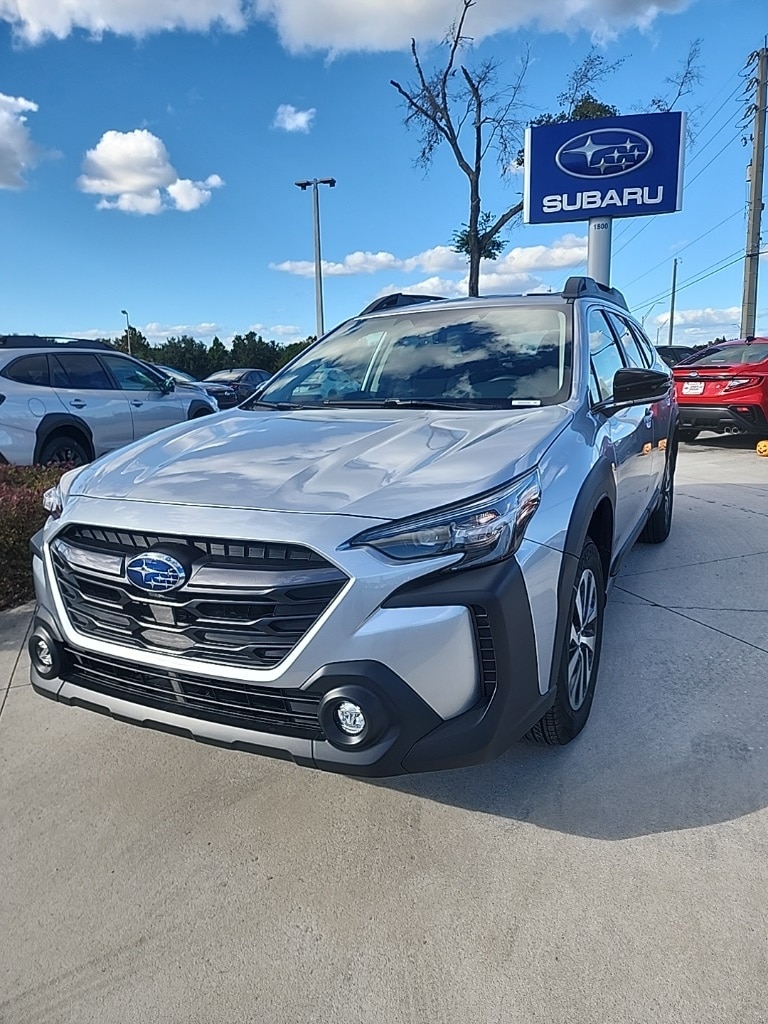 2025 Subaru Outback Premium's photo