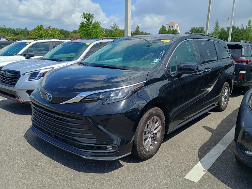 2025 Toyota Sienna's photo