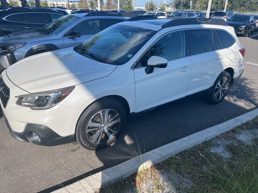 2018 Subaru Outback Limited's photo