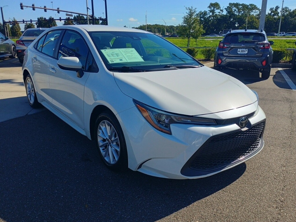 2021 Toyota Corolla LE Premium photo 3