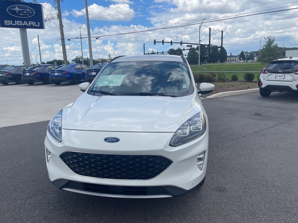2021 Ford Escape Titanium photo 2