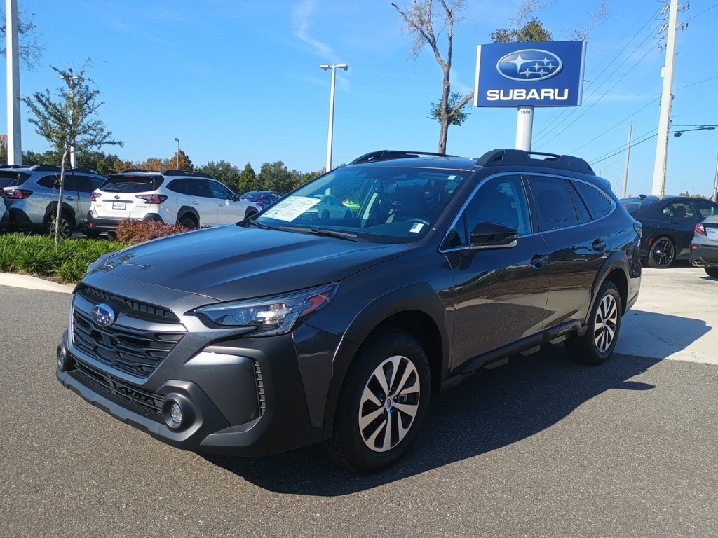 2025 Subaru Outback Premium's photo